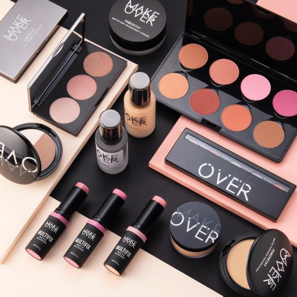 
                                                            Set Makeup Lengkap Makeover dengan Cushion - Kosmetik